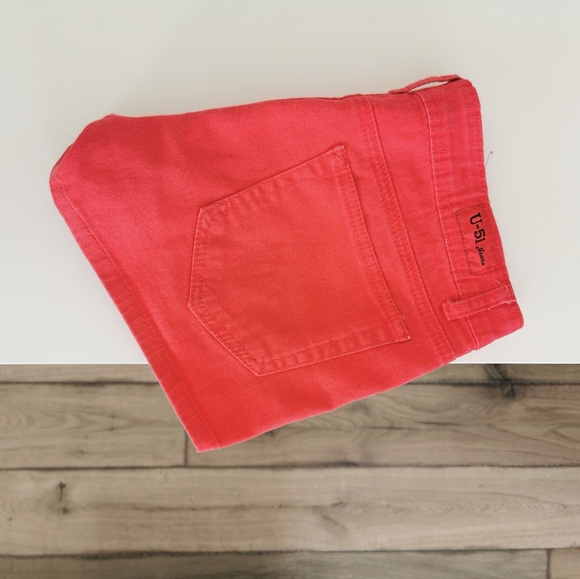 Red shorts - Picture 3 of 3